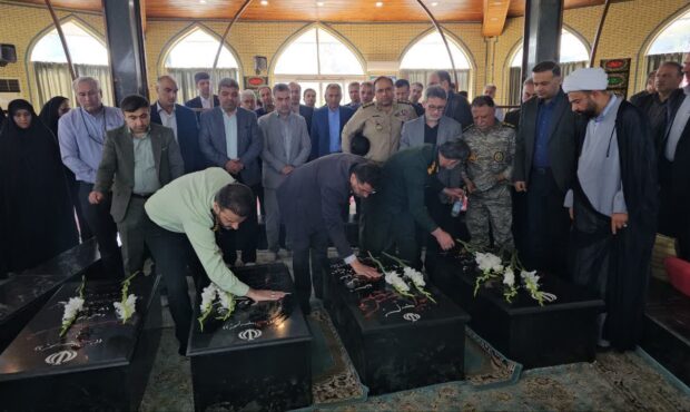 🔸️عطرافشانی گلزار شهدای نکا در نخستین روز از هفته دولت