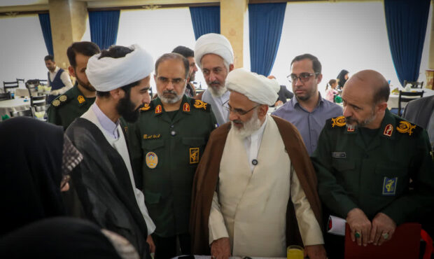 خون شهدا شکست جبهه استکبار را رقم زد