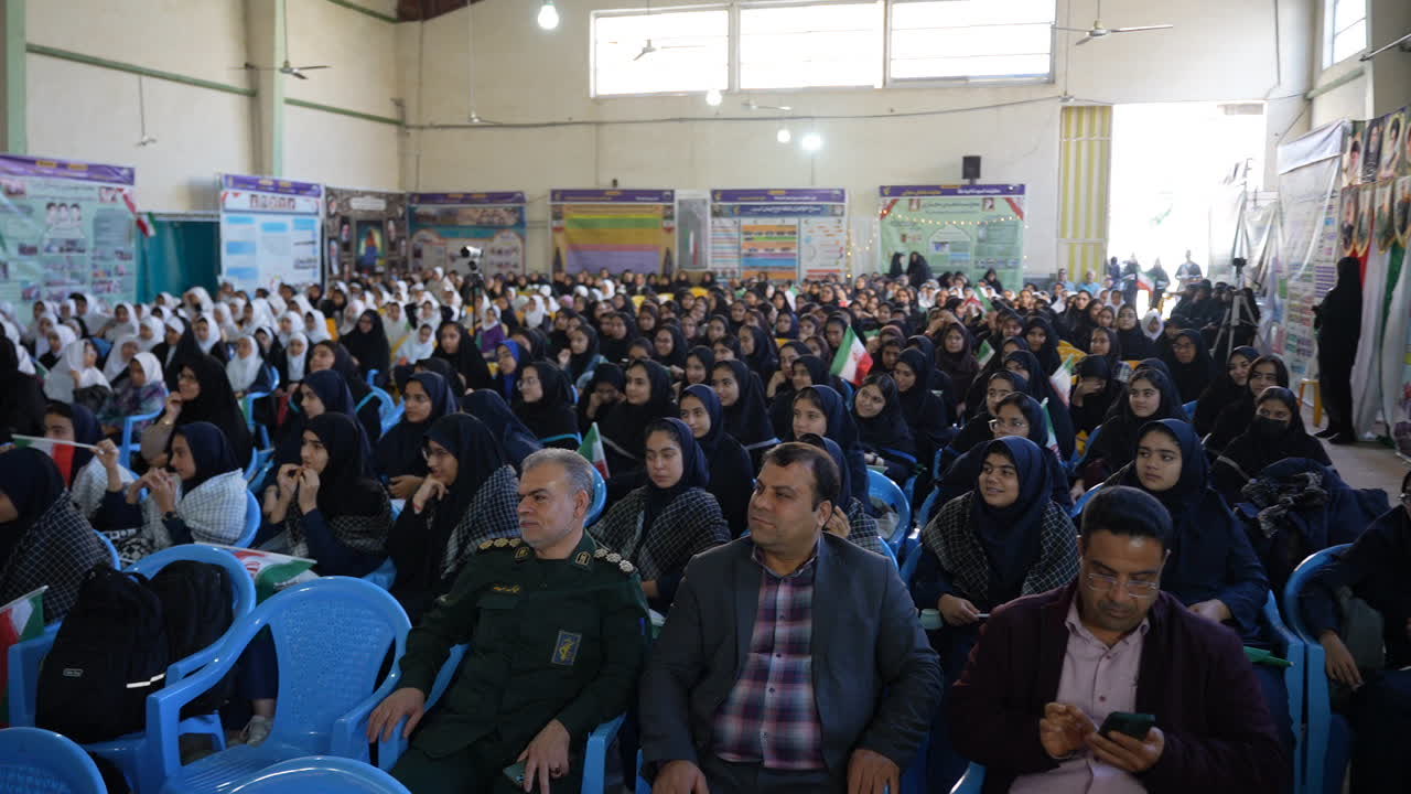 کاروان فرهنگی-هنری بسیج دانش‌آموزی؛ تلفیق تئاتر طنز و بصیرت‌افزایی ۱۳ آبان