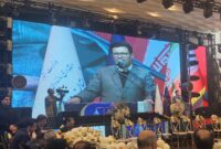 صاحبان فرهنگ و هنر ستون‌های هویت جامعه‌اند