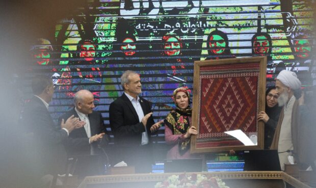 نشست بانوان فرهیخته مازندران با رئیس جمهور