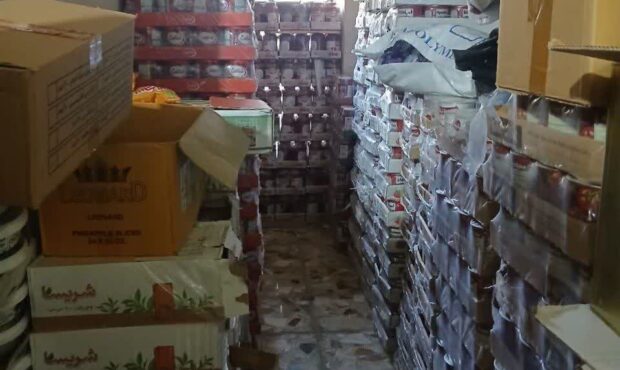 انبار بزرگ احتکار مواد غذایی و شوینده در ساری شناسایی و پلمب شد